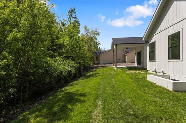 9735 N Lucerne Avenue, Kansas City, MO 64153