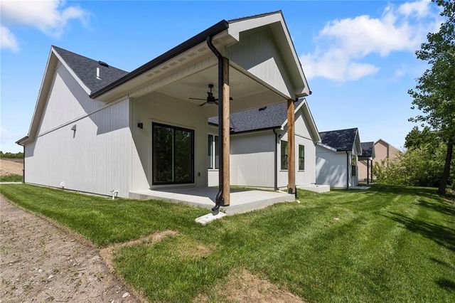 9735 N Lucerne Avenue, Kansas City, MO 64153