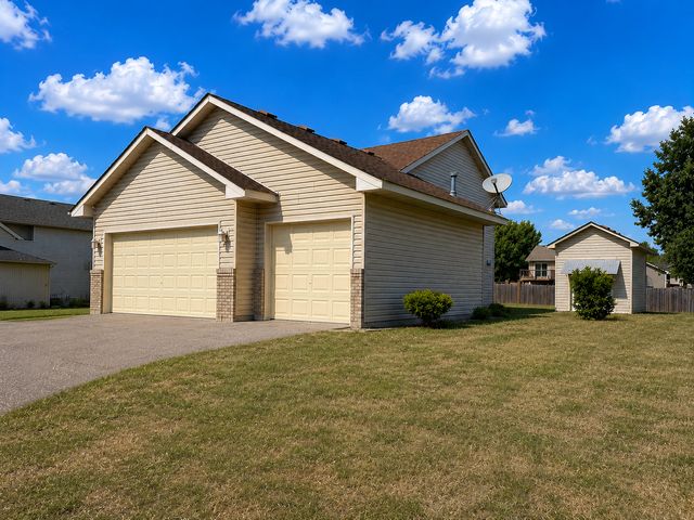 477 Shannon Drive, Big Lake, MN 55309