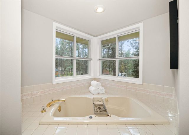 18011 N Saddle Hill Rd, Colbert, WA 99005