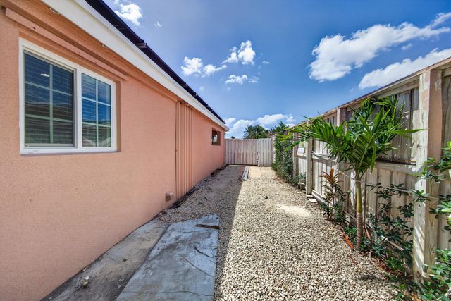 431 NE 24th Court, Boca Raton, FL 33431