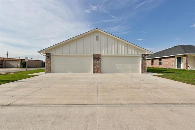 200 NW 122nd Street A & B, Oklahoma City, OK 73114