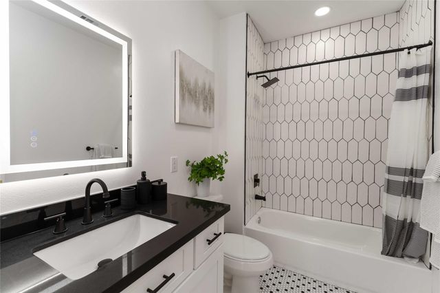 7129 Springdale Street A, Houston, TX 77028