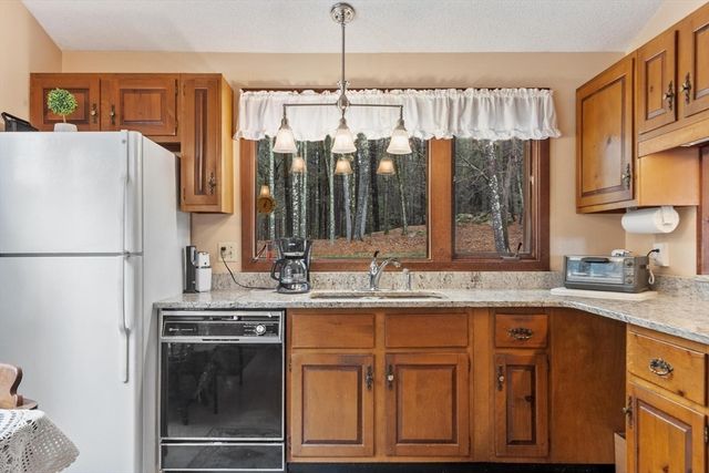 221 Whitcomb Avenue, Littleton, MA 01460