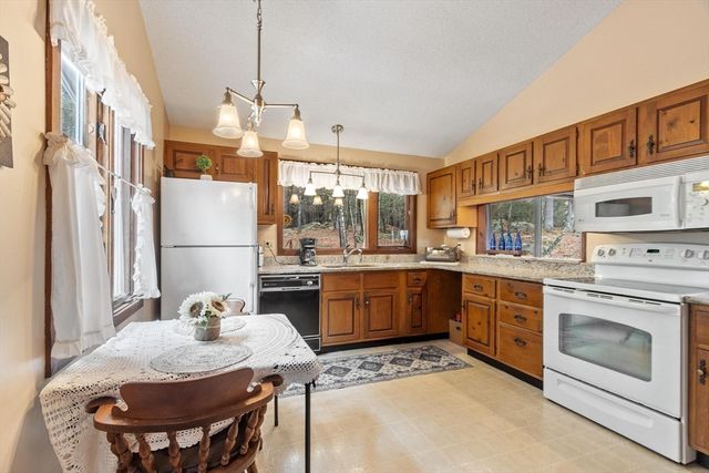 221 Whitcomb Avenue, Littleton, MA 01460