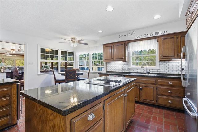 1617 Walker Rd Road, Sulphur, LA 70665