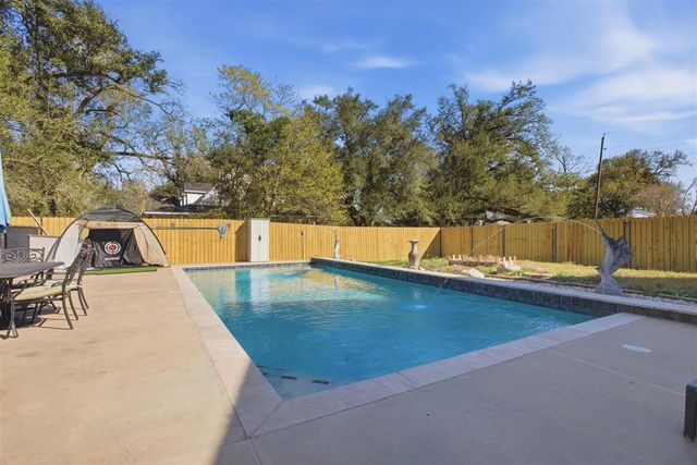 1617 Walker Rd Road, Sulphur, LA 70665