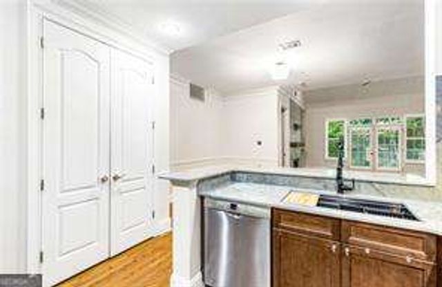 3280 STILLHOUSE Lane SE 410, Atlanta, GA 30339