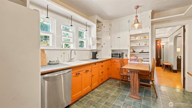 10003 15th Avenue S, Seattle, WA 98168