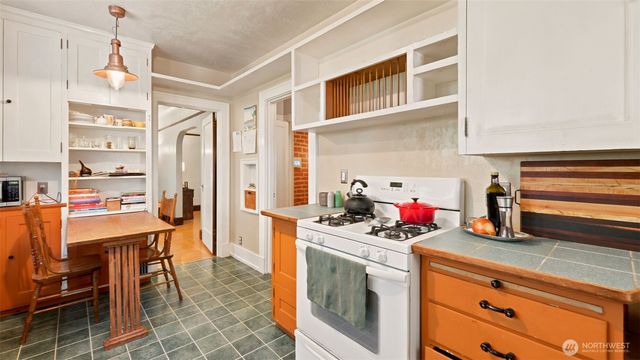 10003 15th Avenue S, Seattle, WA 98168