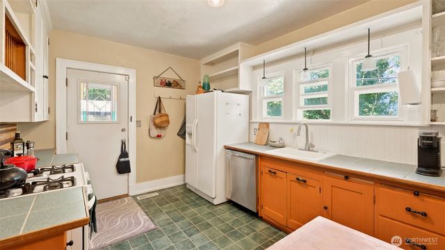 10003 15th Avenue S, Seattle, WA 98168