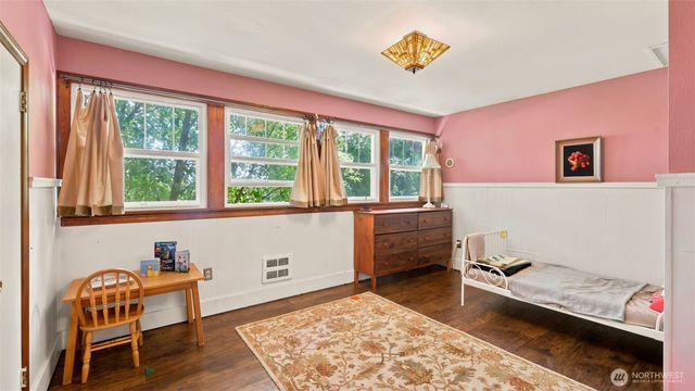 10003 15th Avenue S, Seattle, WA 98168