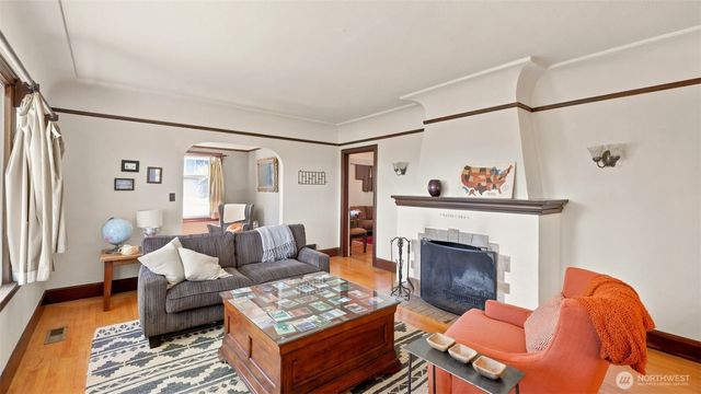 10003 15th Avenue S, Seattle, WA 98168