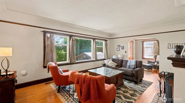 10003 15th Avenue S, Seattle, WA 98168