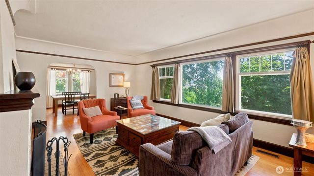 10003 15th Avenue S, Seattle, WA 98168