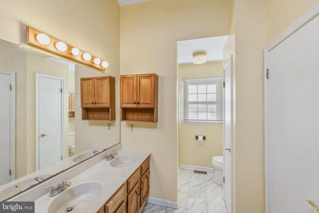 5 THORNFIELD CIR, Sewell, NJ 08080