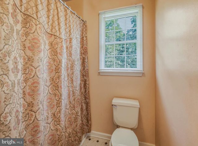 5 THORNFIELD CIR, Sewell, NJ 08080