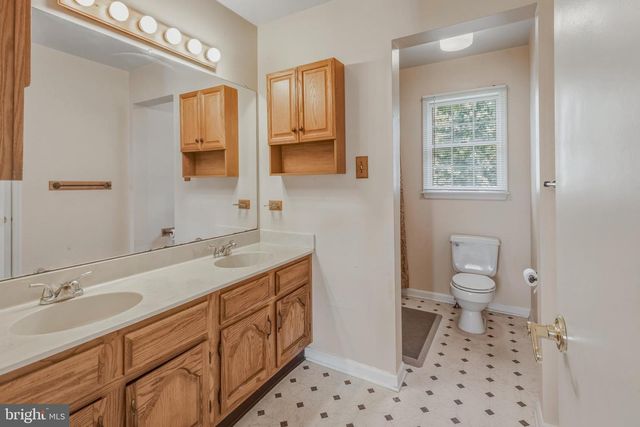 5 THORNFIELD CIR, Sewell, NJ 08080