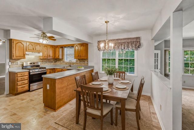 5 THORNFIELD CIR, Sewell, NJ 08080
