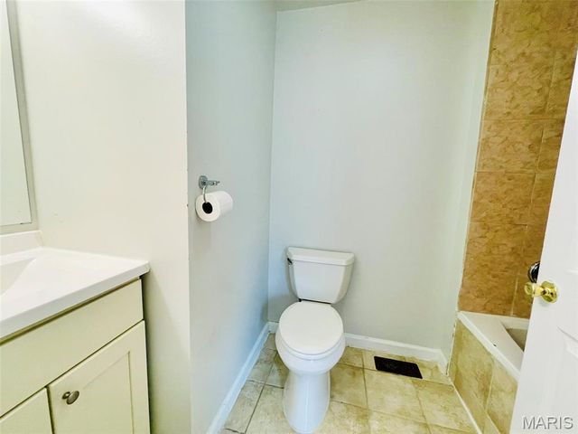 2700 Bacon Street, St Louis, MO 63106