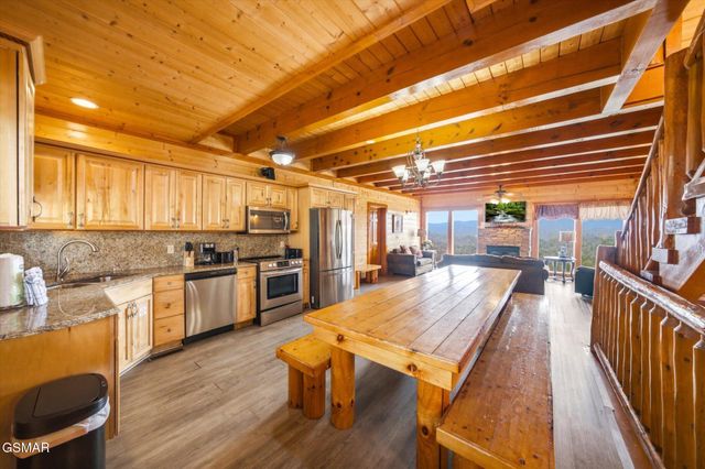 1707 High Rock Way, Sevierville, TN 37862