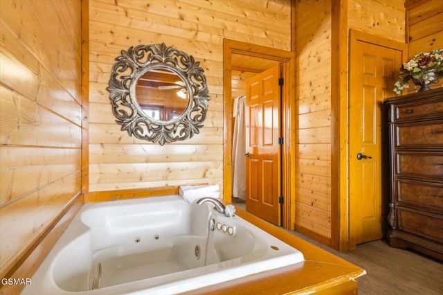 1707 High Rock Way, Sevierville, TN 37862