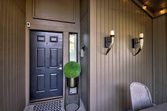 11418 Coloma Rd, Gold River, CA 95670