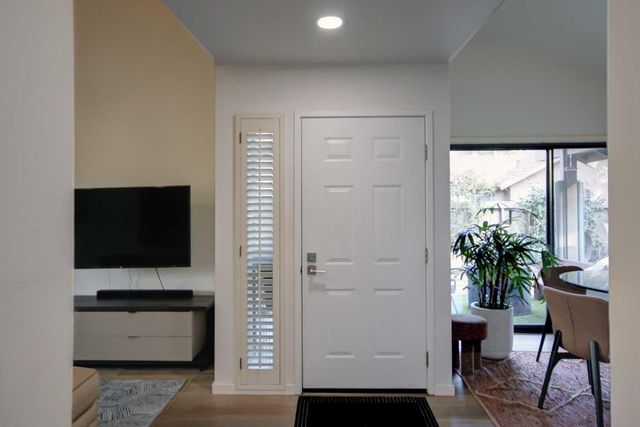 11418 Coloma Rd, Gold River, CA 95670