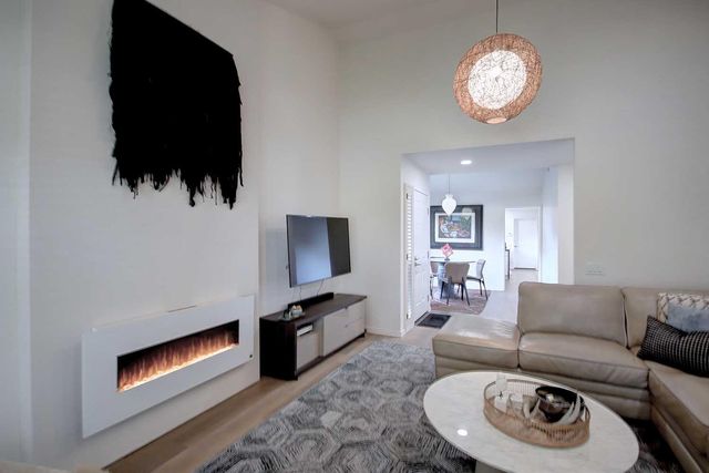 11418 Coloma Rd, Gold River, CA 95670