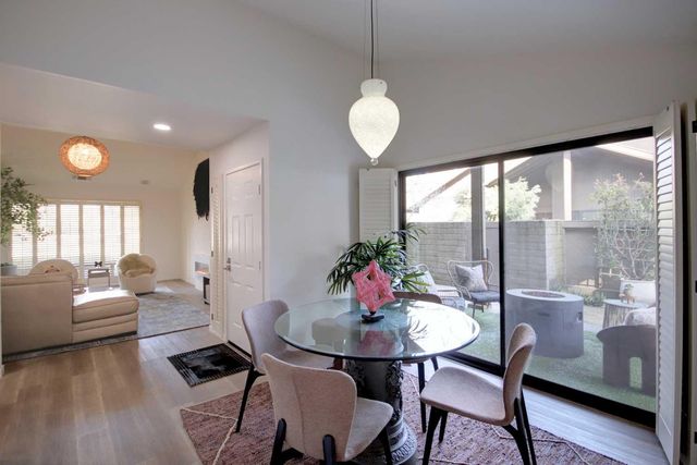 11418 Coloma Rd, Gold River, CA 95670