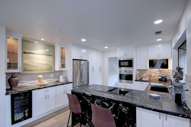 11418 Coloma Rd, Gold River, CA 95670