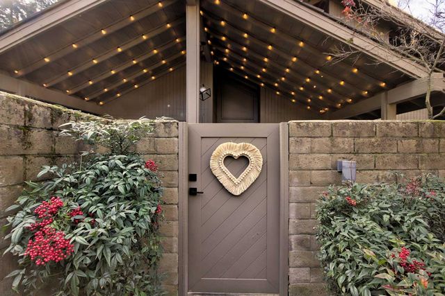 11418 Coloma Rd, Gold River, CA 95670