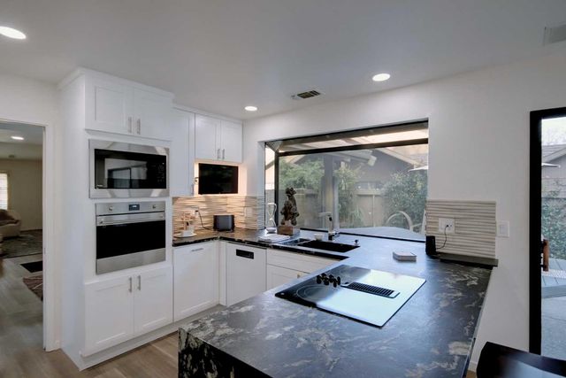 11418 Coloma Rd, Gold River, CA 95670