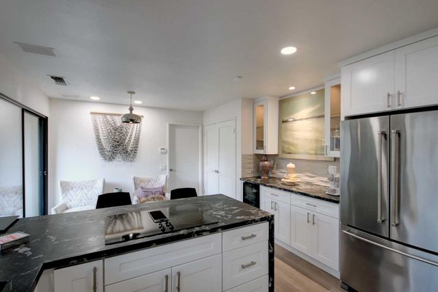 11418 Coloma Rd, Gold River, CA 95670