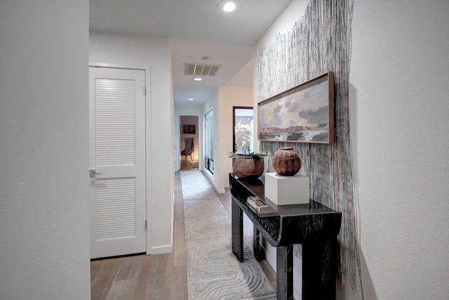 11418 Coloma Rd, Gold River, CA 95670