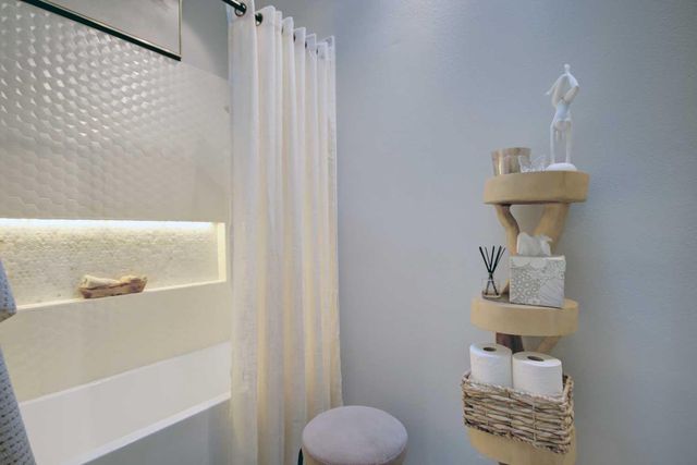 11418 Coloma Rd, Gold River, CA 95670