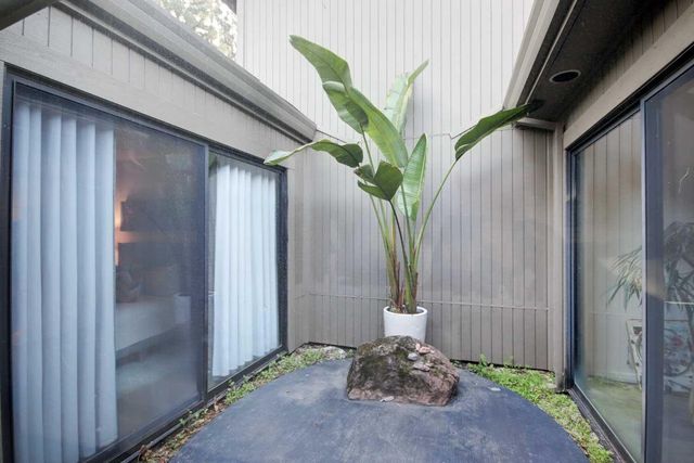 11418 Coloma Rd, Gold River, CA 95670