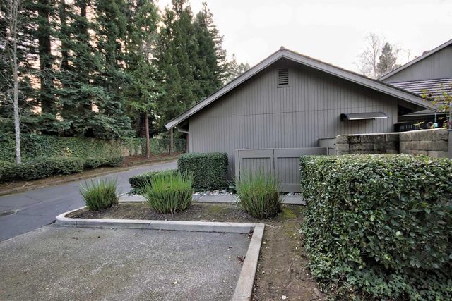 11418 Coloma Rd, Gold River, CA 95670