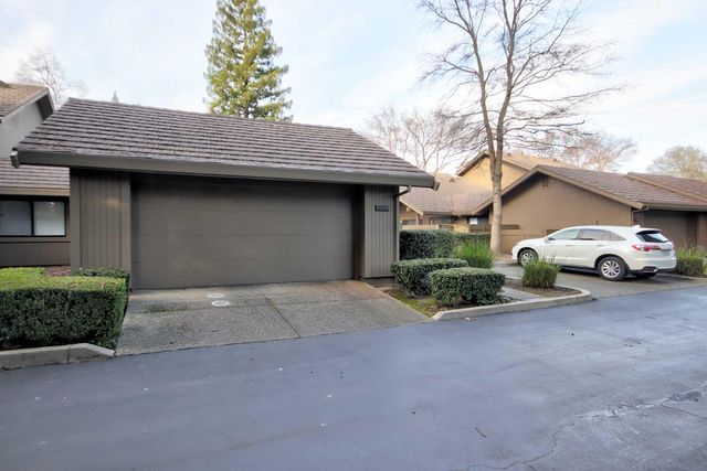 11418 Coloma Rd, Gold River, CA 95670