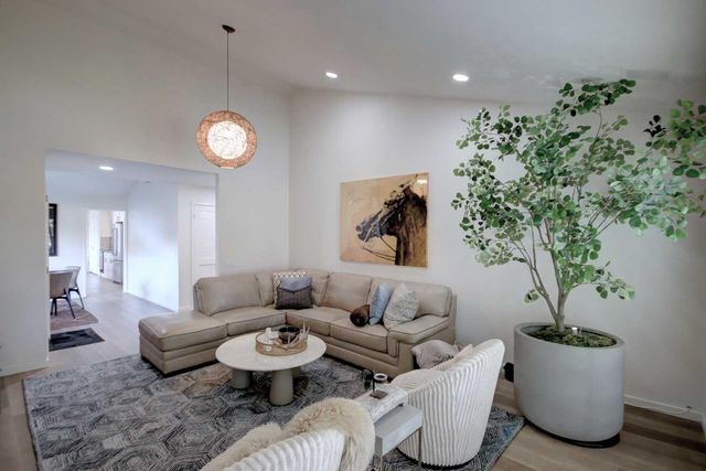 11418 Coloma Rd, Gold River, CA 95670