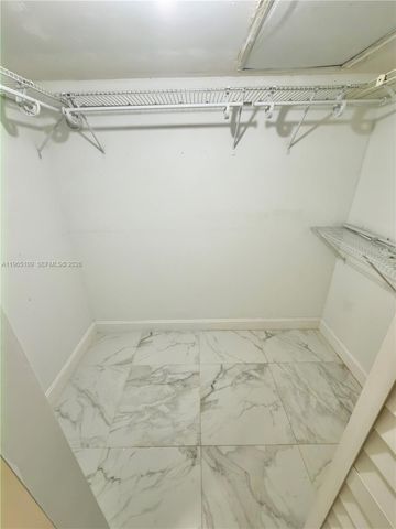 1086 N Hiatus Rd 1086, Pembroke Pines, FL 33026