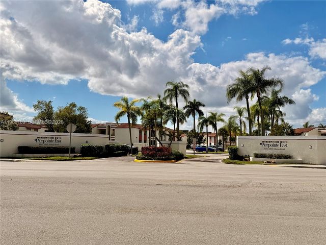 1086 N Hiatus Rd 1086, Pembroke Pines, FL 33026