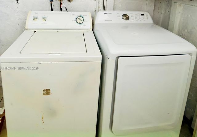 1086 N Hiatus Rd 1086, Pembroke Pines, FL 33026