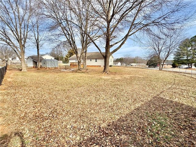 2301 Rolling Green Road, Anderson, SC 29621