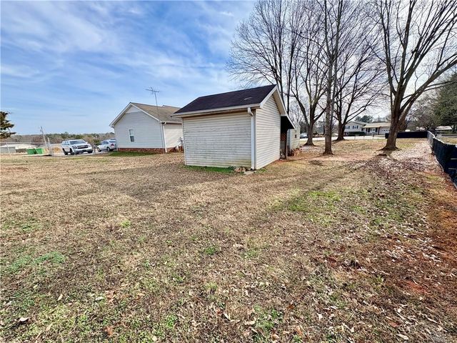 2301 Rolling Green Road, Anderson, SC 29621