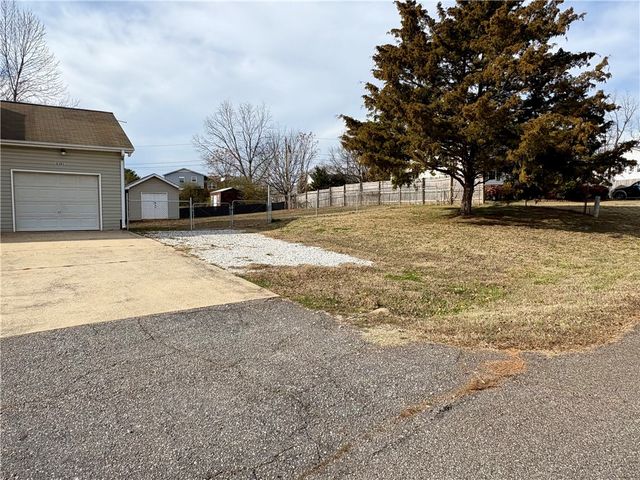 2301 Rolling Green Road, Anderson, SC 29621