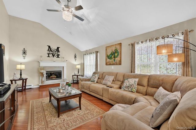 6 Rutland Lane, Newburgh, NY 12550