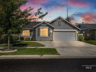 5376 W Los Flores St, Meridian, ID 83646