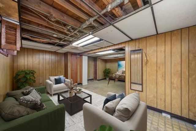 2044 W 69th Street, Chicago, IL 60636