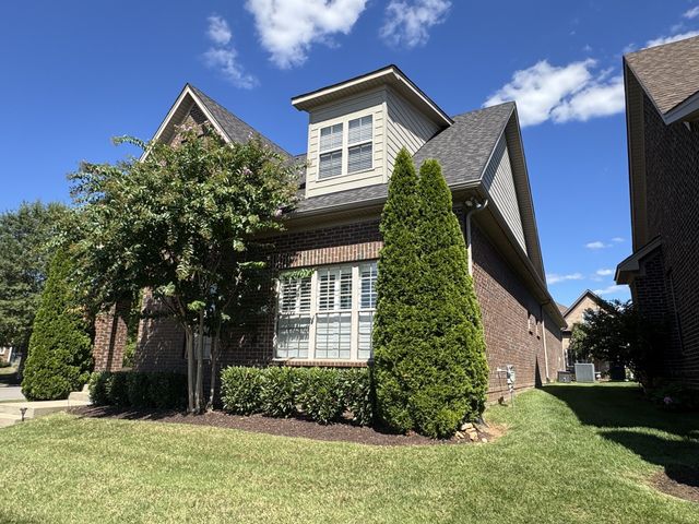 1103 S McMahan Dr, Gallatin, TN 37066
